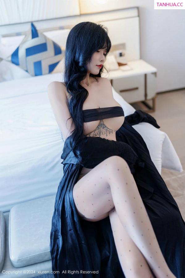 小娜比  [XiuRen]高清写真图 2024.12.10 No.9575 娜比 黑丝美腿第44张图片